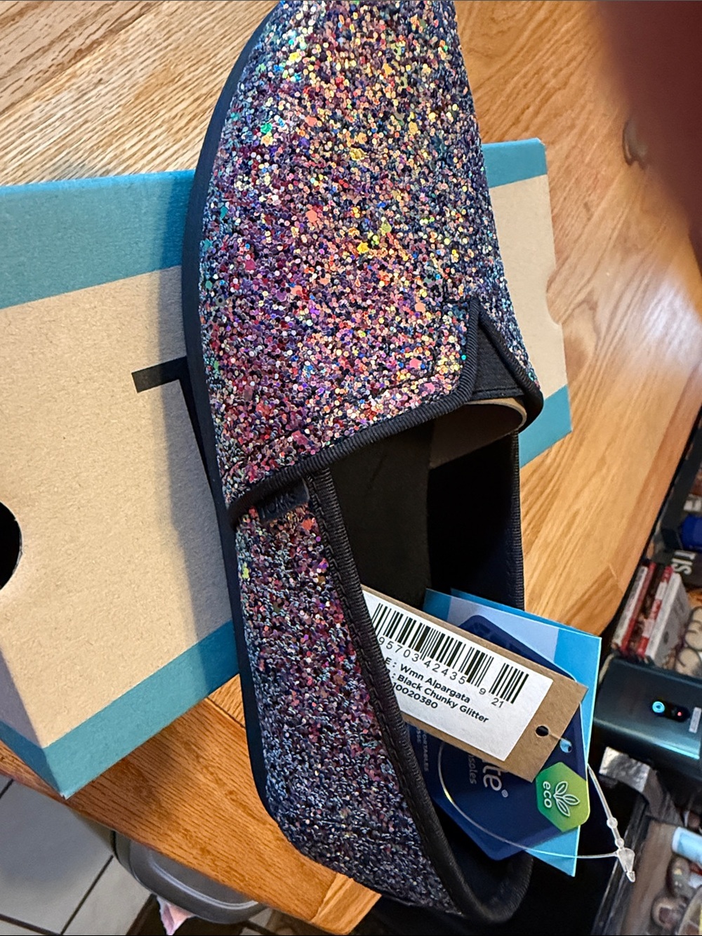 TOMS Women's Multicolor Glitter Slip-On Show. Woman’s size 6.5. NWT - Picture 2 of 5